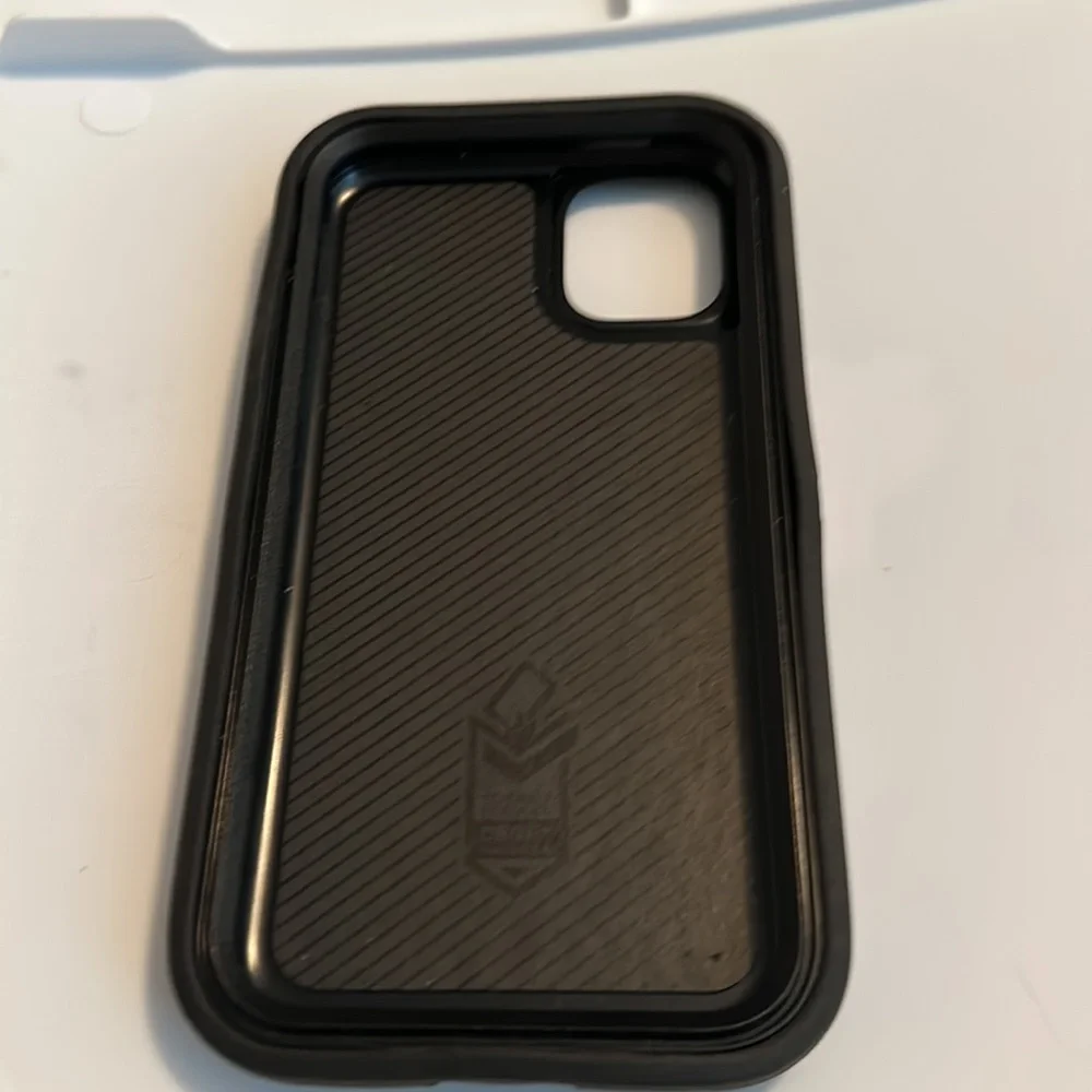 iPhone 11 black OtterBox with Clip. Great! Condition iPhone 11 only.